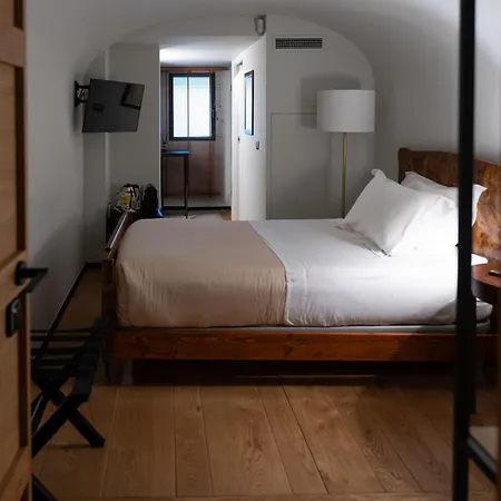 Club64 Bed & Breakfast *